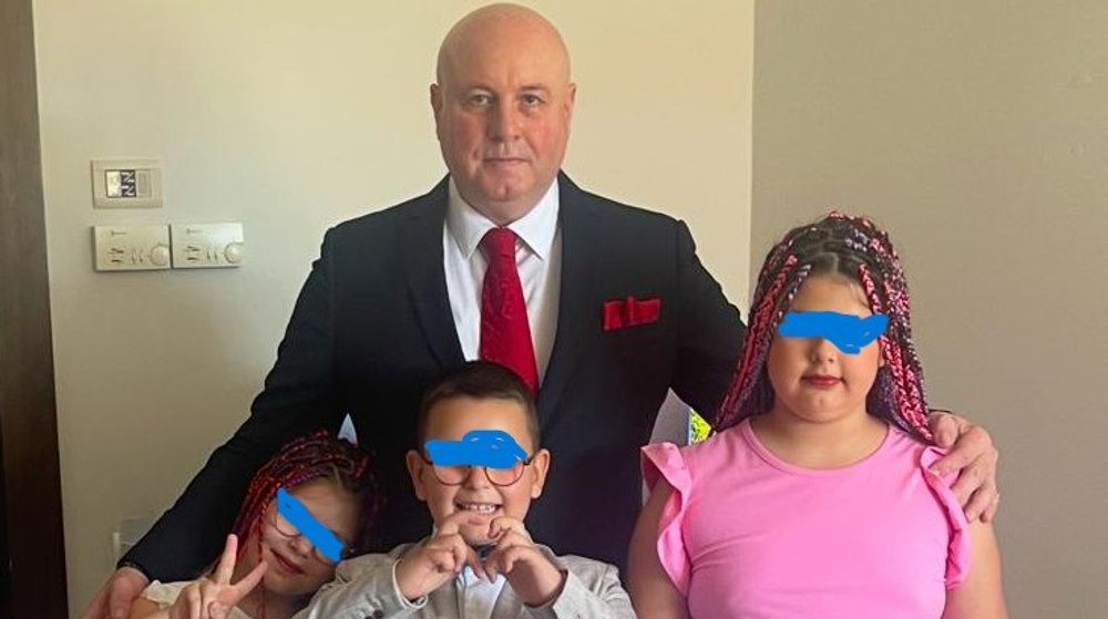 Omul de afaceri Adrian Marțian reclamă că i-au dispărut copiii: sunt învățați cu o viață de lux, cu piscine, cu Dubai