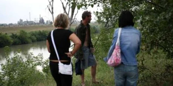 Craiova: EXCLUSIV/ UPDATE/A băut, a căzut în apă şi a tras un pui somn de câteva ore, atârnat de-o creangă