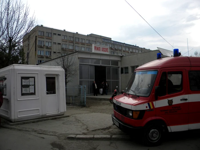 Bărbatul a fost adus cu o ambulanţă la Spitalul Judeţean din Ploieşti. FOTO: arhivă Adevărul Ploieşti