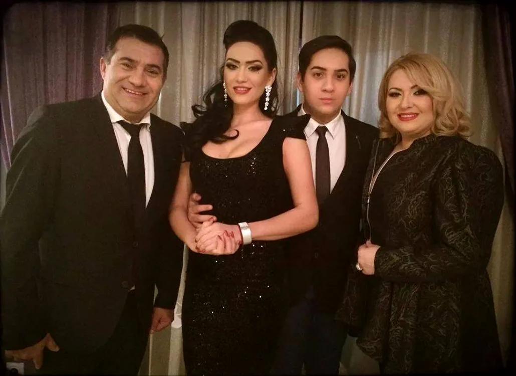 
    Familia Manole  