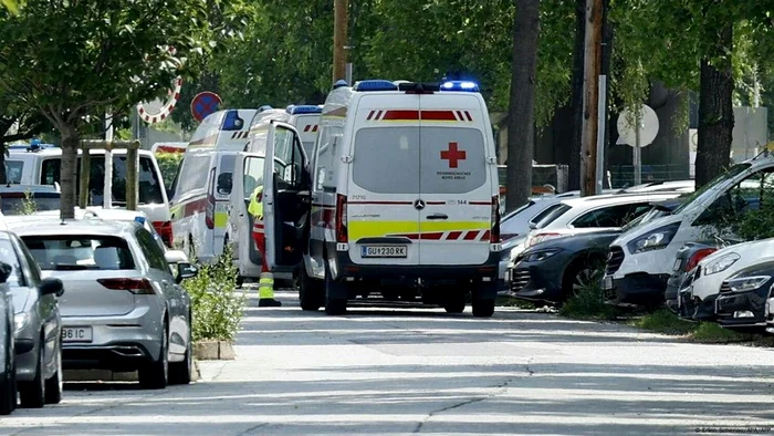Răniții au fost preluați de ambulanțe. FOTO X @MarioNawfal