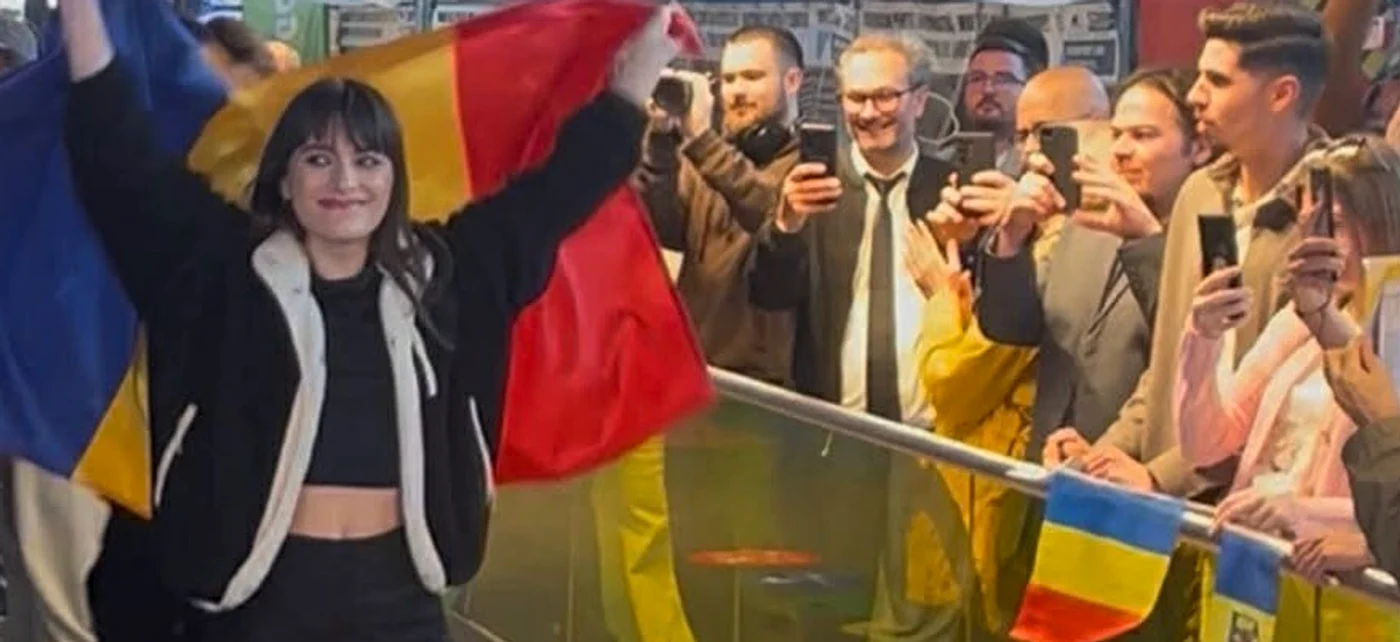 Alexandra, întâmpinată de fani la aeroport foto: Click!