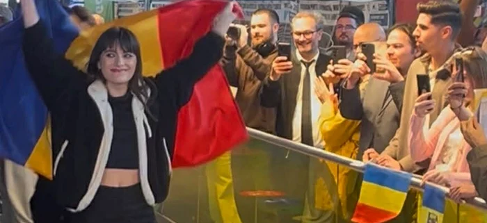 Alexandra, întâmpinată de fani la aeroport foto: Click!