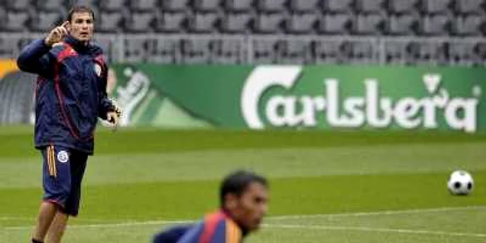 Mutu ratează meciurile cu Franţa şi Austria. Bucur a fost convocat în locul lui