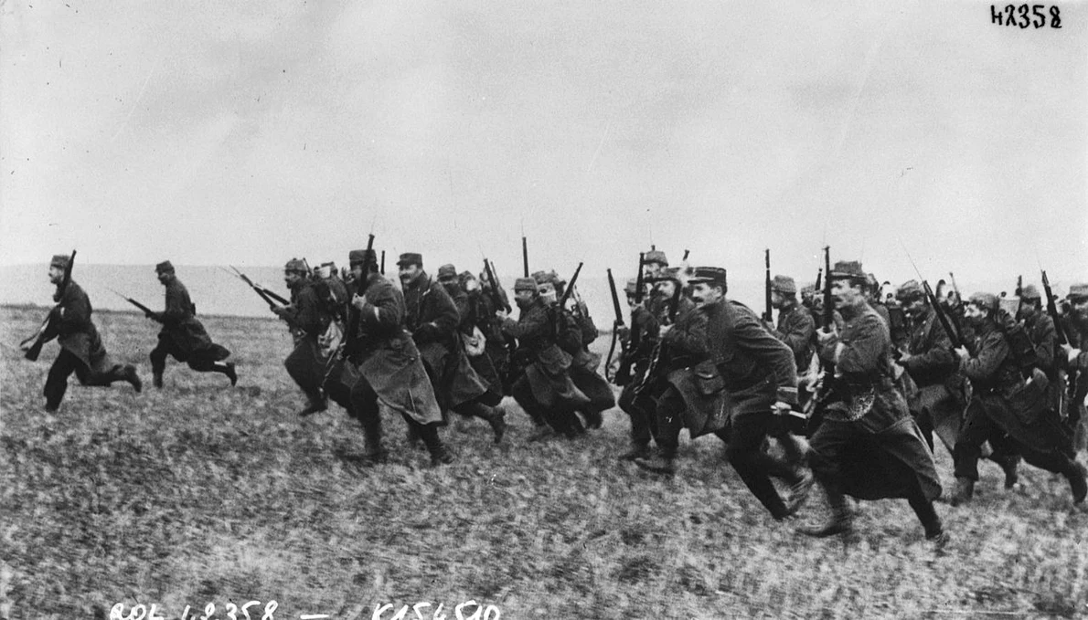 Atac al infanteriei franceze în Primul Război Mondial (© Gallica Digital Library)