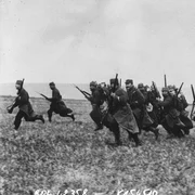 Atac al infanteriei franceze în Primul Război Mondial (© Gallica Digital Library)