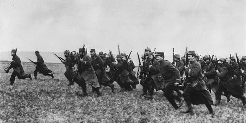 Atac al infanteriei franceze în Primul Război Mondial (© Gallica Digital Library)