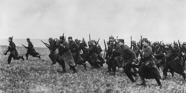 Atac al infanteriei franceze în Primul Război Mondial (© Gallica Digital Library)