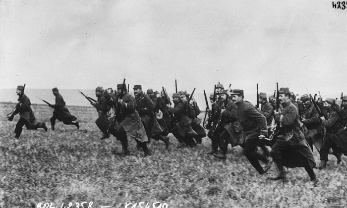 Atac al infanteriei franceze în Primul Război Mondial (© Gallica Digital Library)