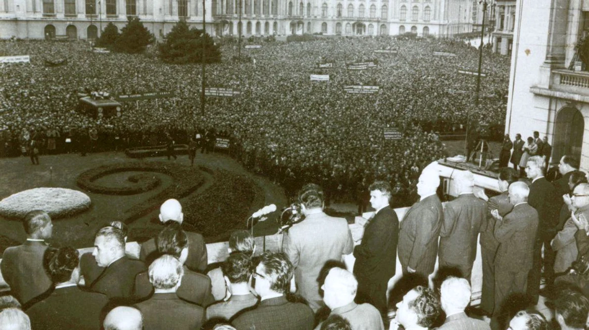 Calendar 21 august: 1968   Nicolae Ceaușescu a condamnat invazia Cehoslovaciei de către trupele Tratatului de la Varşovia jpeg