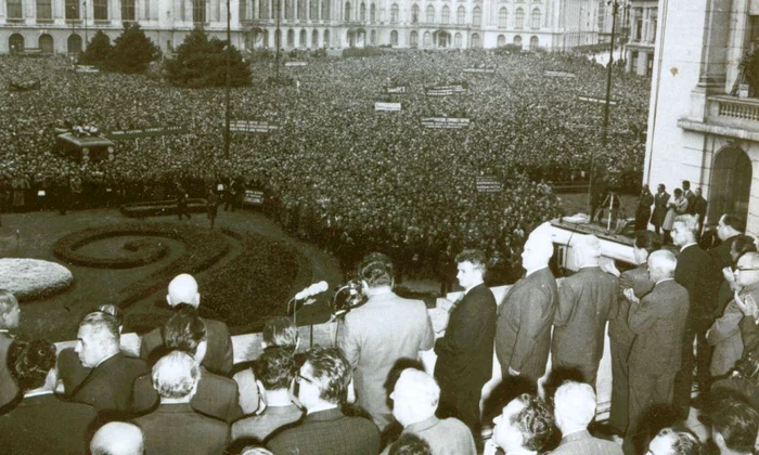 Calendar 21 august: 1968   Nicolae Ceaușescu a condamnat invazia Cehoslovaciei de către trupele Tratatului de la Varşovia jpeg