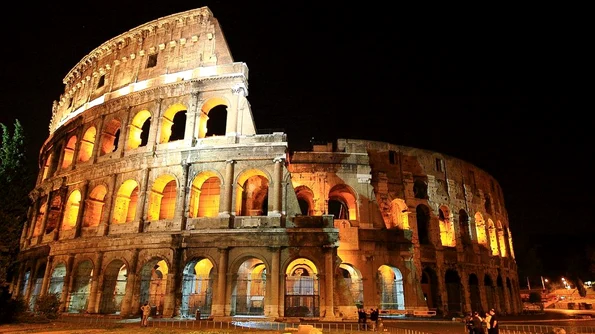 Italia reconstruiește podeaua centrală a Colosseumului jpeg