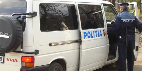 Poliţişti în misiune. FOTO: NICOLETA BUTNARU