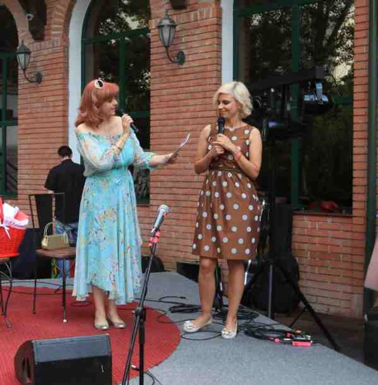 Gianina Corondan a arătat foarte bine în rochia retro pe care a purtat-o.