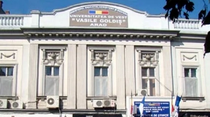 
    Universitatea de Vest „Vasile Goldiș” din Arad a suspendat cursurile până pe 8 martieFOTO: adevarul.ro  