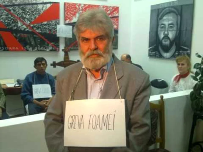 Revoluţionarii au intrat în grevă din cauza indemnizaţiilor tăiate