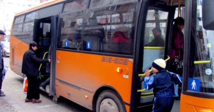 Programul de sărbători legale este acelaşi cu cel de sâmbăta şi duminica