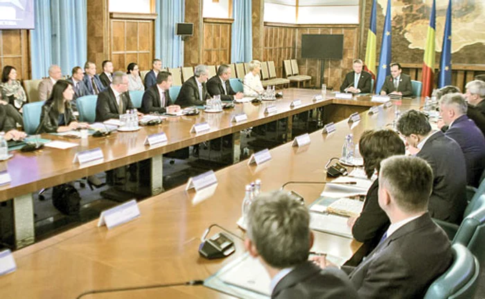 În şedinţa de guvern a fost invitat preşedintele Klaus Iohannis