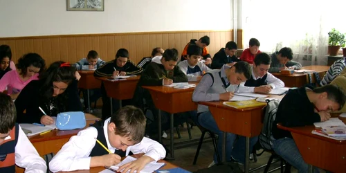 Elevii merituoși vor primi bani ca recompensă pentru notele obținute în anul școlar 2008-2009