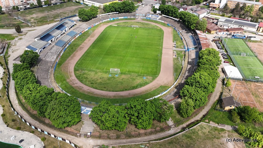 „Am cerut un stadion. Atât! Ar fi o palidă consolare”. Primarul Hunedoarei, revoltat că noul stadion este pus pe pauză