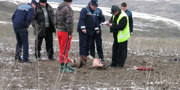 Piciorul drept al bătrânului era mâncat până la şold