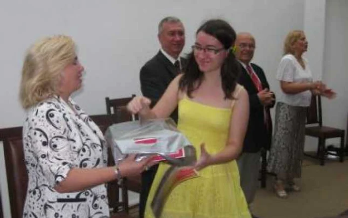 Craiova: Minţile luminate ale Doljului au fost premiate cu DVD-uri şi o excursie