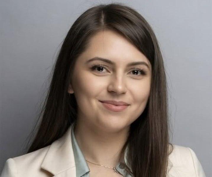 De la Poșta Română la Palatul Victoria: cine este Smărăndița Irina, noul director de Cabinet al premierului Bolojan