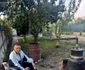 Știe, pas cu pas, cum să prepare tradiționala băutură alcoolică 