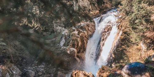 cascada lolaia din retezat foto lucian ignat