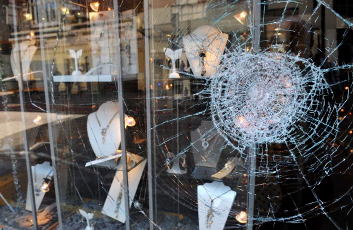 
    Un jaf de 1 milion de dolari a avut loc la un magazin de bijuterii din ZurichFoto: Getty  