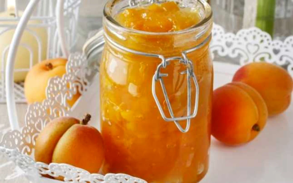 Prepara inca de pe acum un dulce pe care-l vei savura la iarna, dulceata de caise