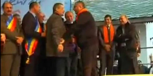 Solomon refuză să-l lase pe Dinescu să vorbească la microfon