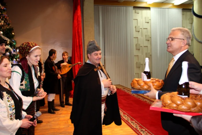 La festivitatea SIS a evoluat colectivul Teatrului epic de etnografie şi folclor„Ion Creangă“ din Chişinău. Foto: SIS