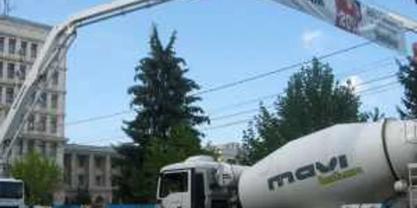 La cel mai mare proiect din municipiu lucrează sub antrepriză firmele apropiaţilor edililor locali.