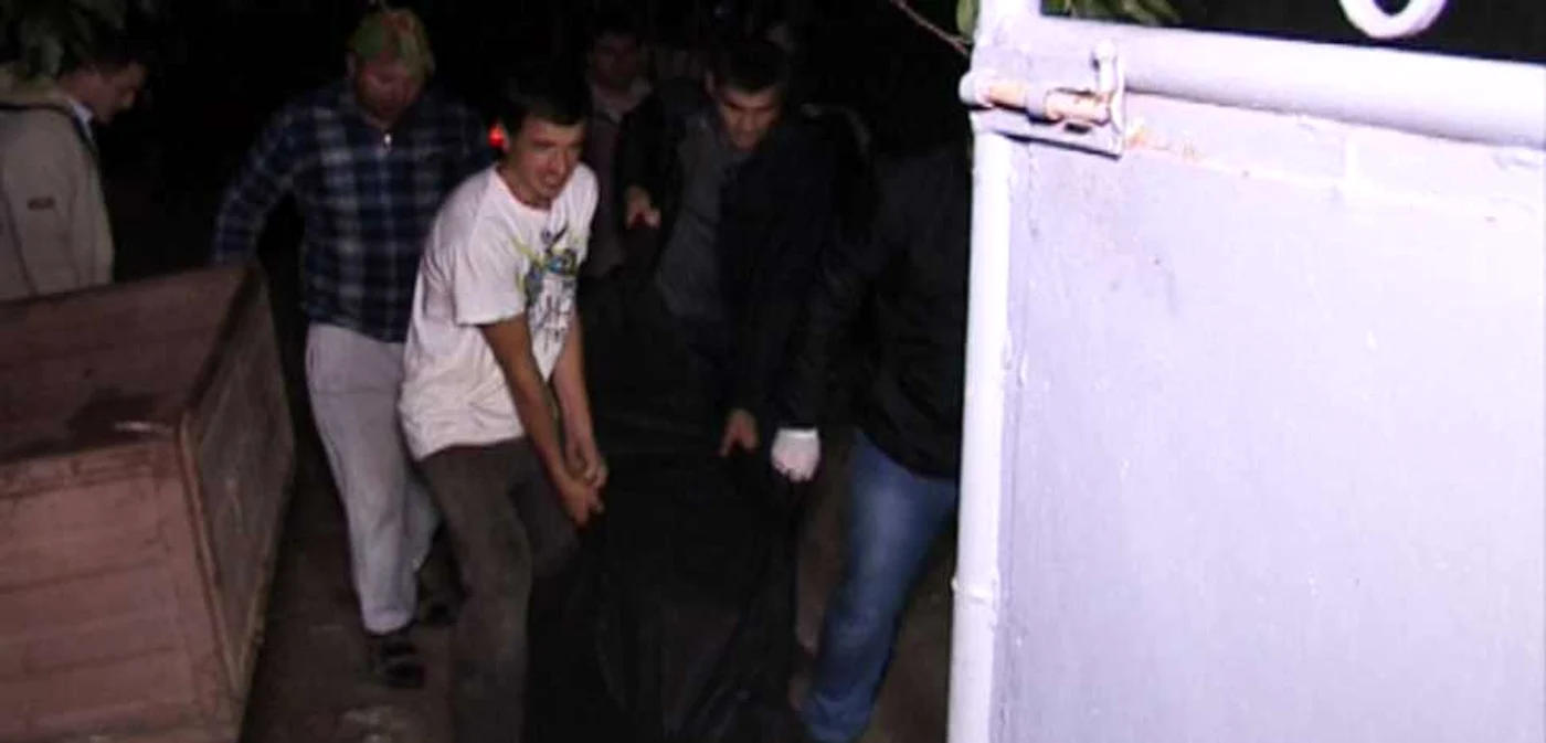 Trupurile celor trei au fost ridicate si duse la morga pentru autopsie