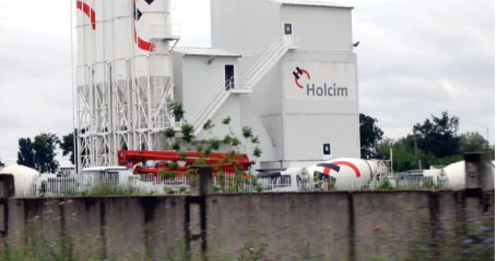 Compania deţine în România trei fabrici de ciment