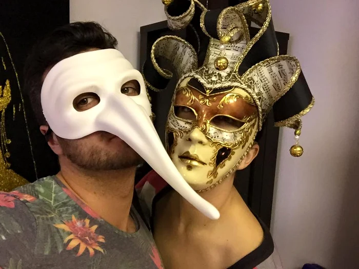 Prinţul s-a  relaxat apoi la o  terasă din zonă