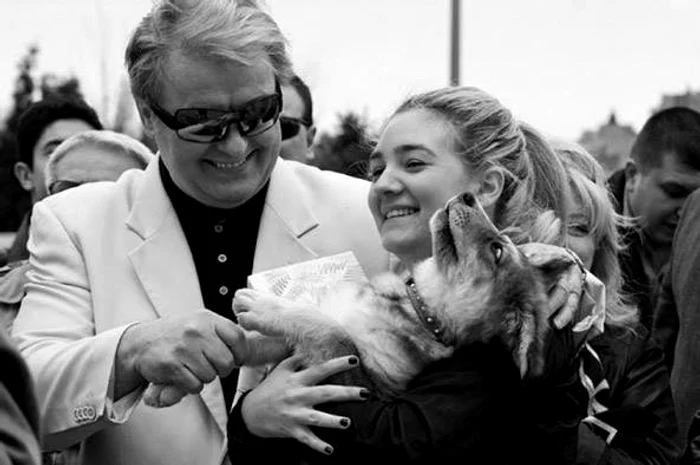 Vadim Tudor (stânga) își iubea nespus câinii și adesea își acuza colegii din politică de fapte de cruzime împotriva animalelorfoto: Arhiva Personală