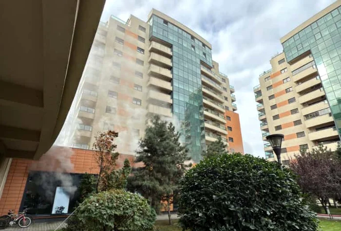 Incediul la un bloc din Capitală FOTO: ISU