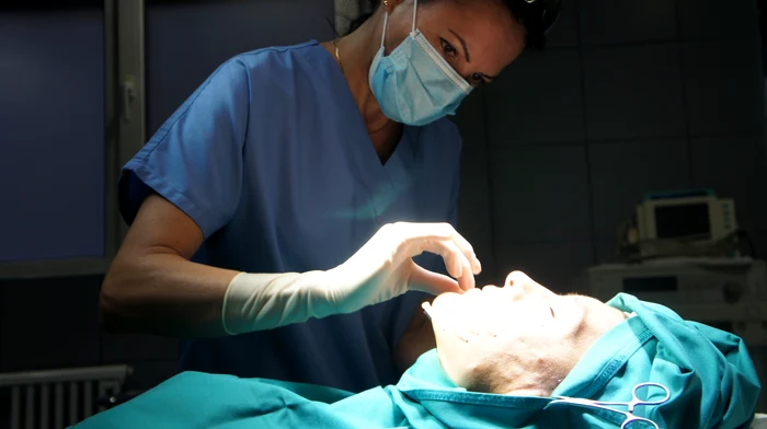 Liftingul cu fire resorbabile este indicat persoanelor între 30 şi 50 de ani