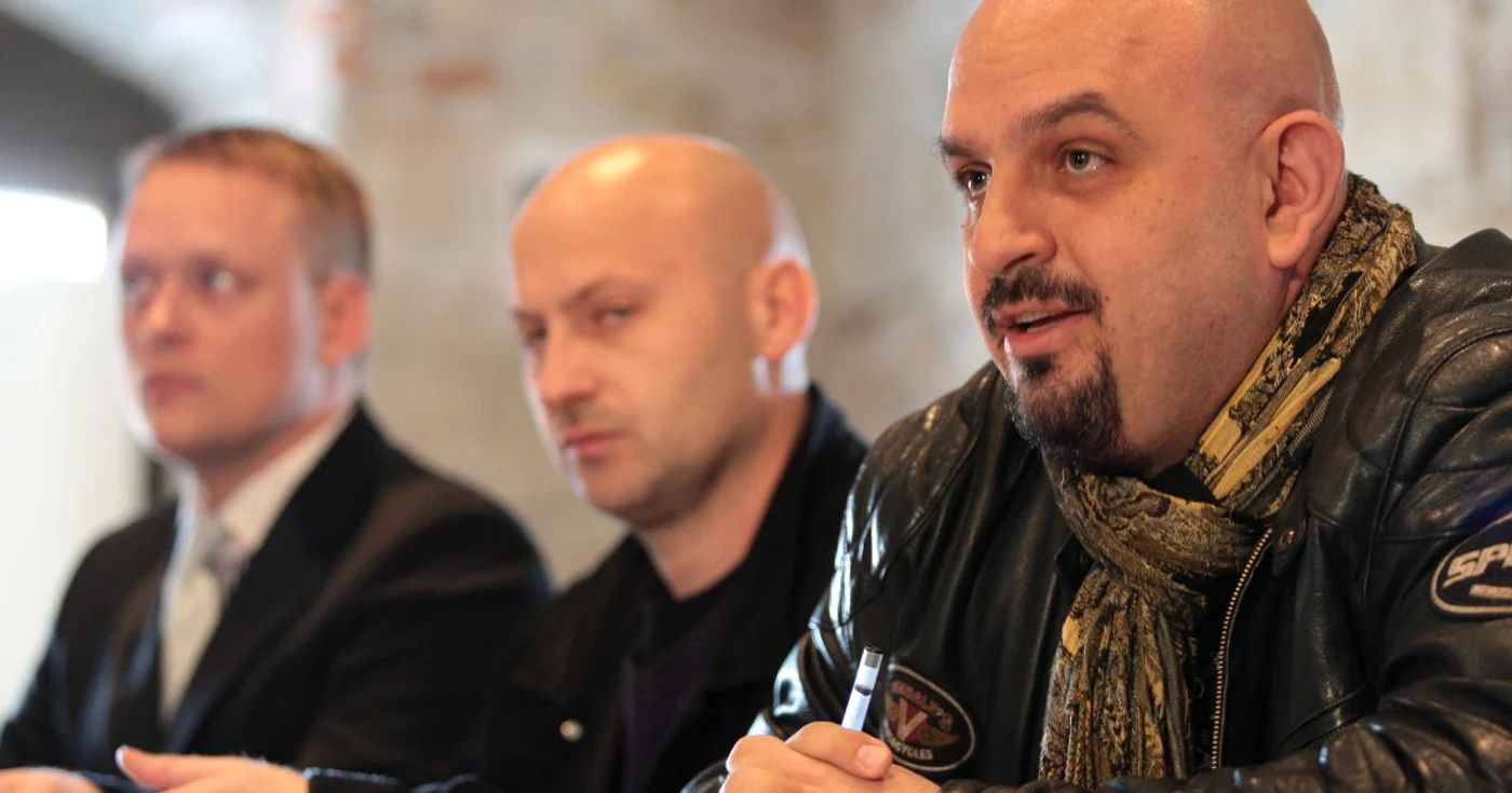 Criticul de modă Alin Gălăţescu (foto dreapta) este iniţiatorul proiectului