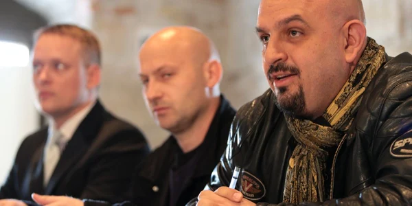 Criticul de modă Alin Gălăţescu (foto dreapta) este iniţiatorul proiectului
