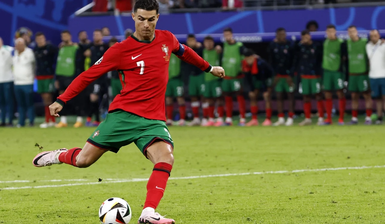 Cristiano Ronaldo, în centrul atenției la tragerea la sorți din Liga Campionilor (FOTO: EPA)