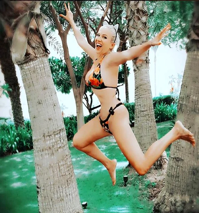 Rocsana Marcu l-a „retușat” pe Dan CapatosFoto: captură Antena 1