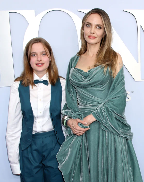 Vivienne și fratele ei geamăn, Knox, au încă 17 ani (Foto: Profimedia)
