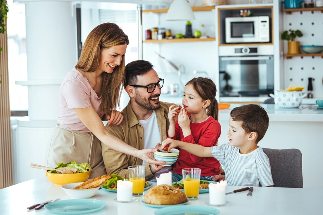 Numărul românilor care își întemeiază o familie este în scădere - Foto Arhiva