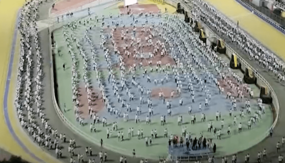 Imagini superbe, cu peste 2.000 de oameni dansând împreună pentru a doborî un record mondial VIDEO