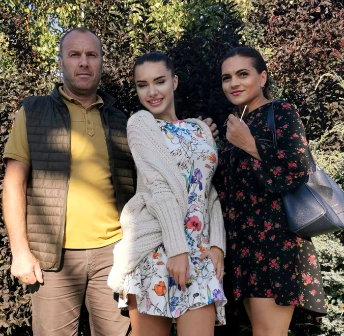 Otilia are părinți tineri