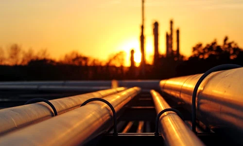Rafinarie - conducta petrol FOTO Shutterstock 