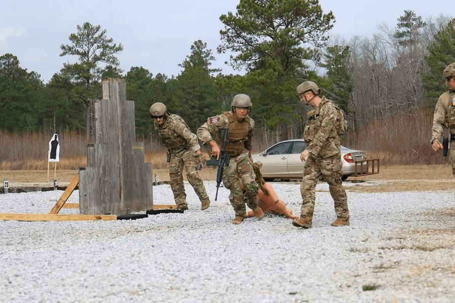 Doi militari români, cei mai buni luptători la o competiție organizată de Garda Națională Alabama - SUA